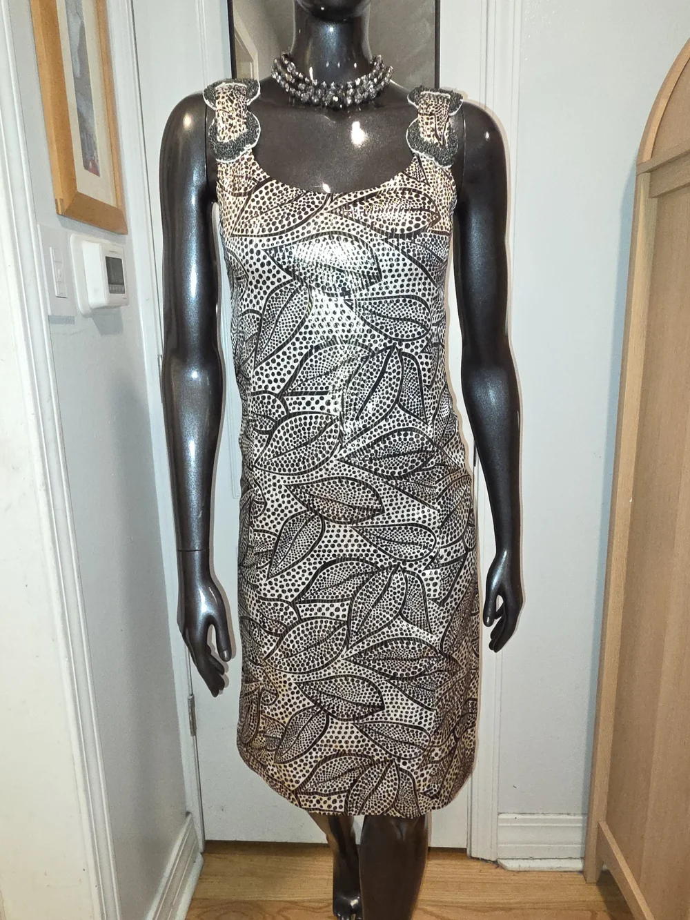 Tory Burch Gorgeous Black and Cream Sleeveless Leaf-Print Shift Silk Dress Sz 2